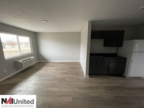 5th image of 909 E 7th St #2
