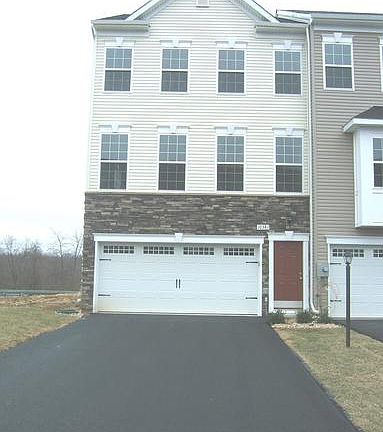2nd image of 10381 Lantern Ln