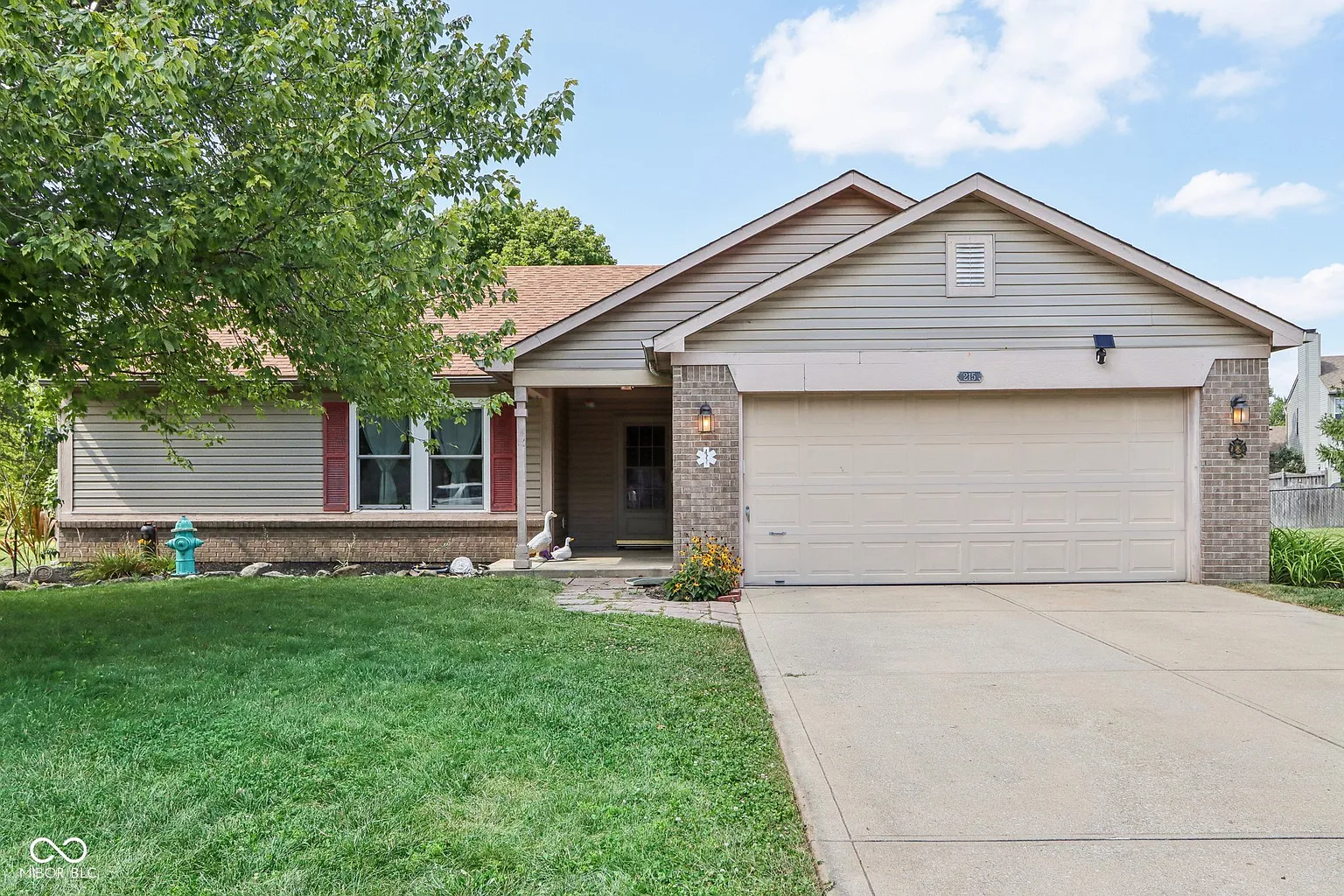 215 Pineview Dr photo 1