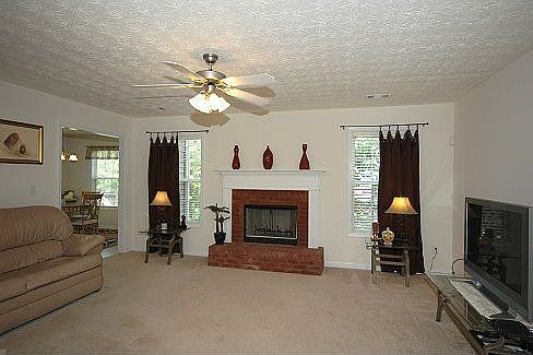 4th image of 1541 Riverbrooke Way NE