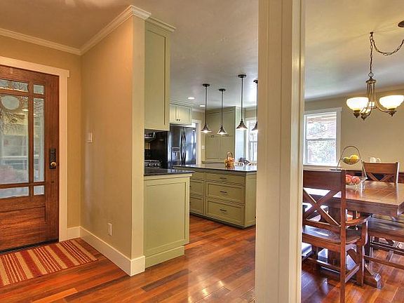 3rd image of 916 Redbird Dr