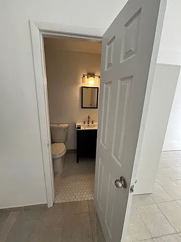 Studio, 220 sqft, $1,300 — Photo 4