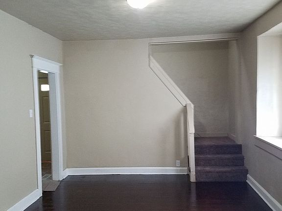 3rd image of 1119 N Kealing Ave