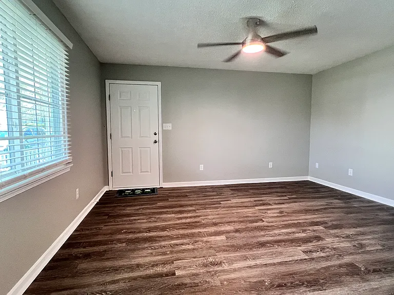 144 Country Village Ct — Photo 5