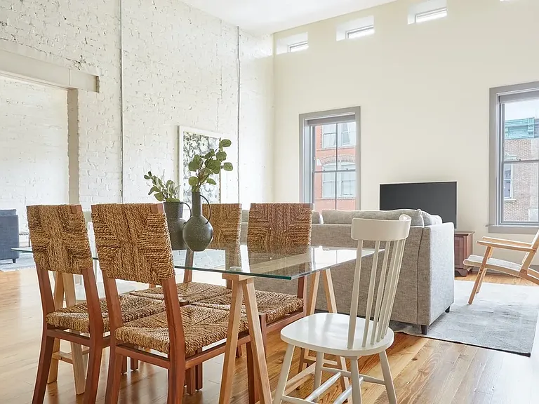 216 W Broughton St #2A — Photo 8