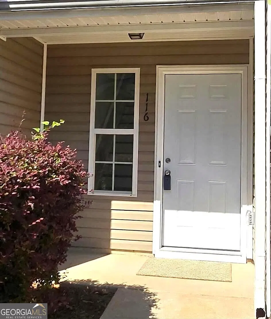 4 bed, 3.0 bath, 1624 sqft, $1,700 — Photo 2