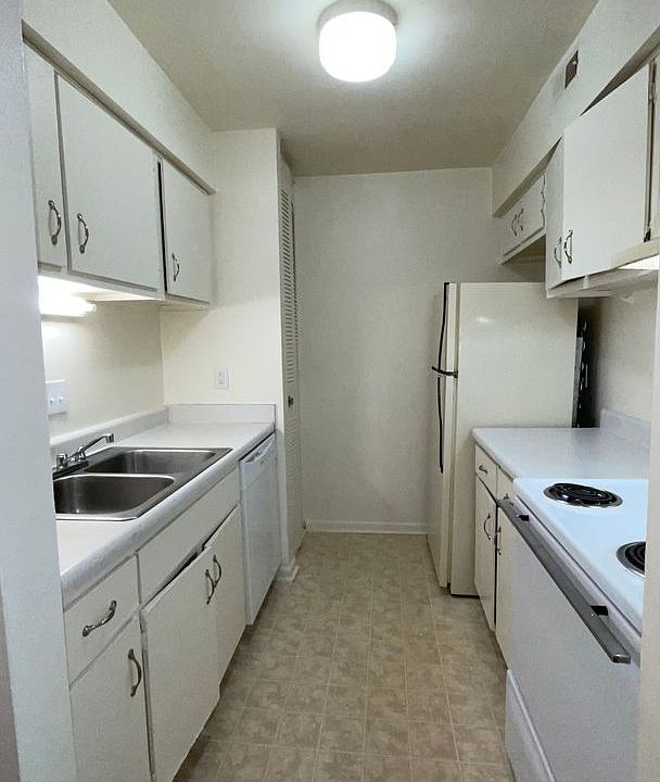 2nd image of 306 Orchard Trace Ln APT 5