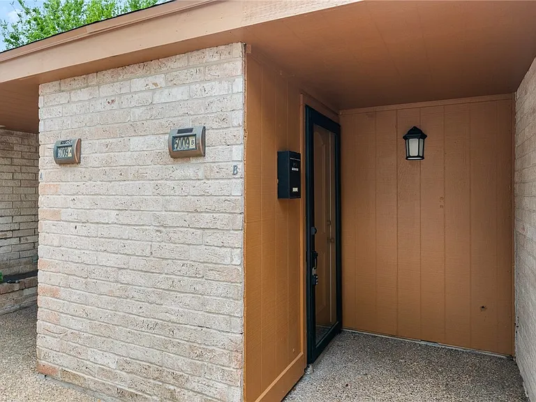 5009 Wingfoot Ln #B — Photo 4