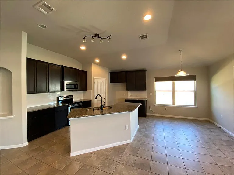 816 Sleeping Bear Dunes Dr — Photo 10