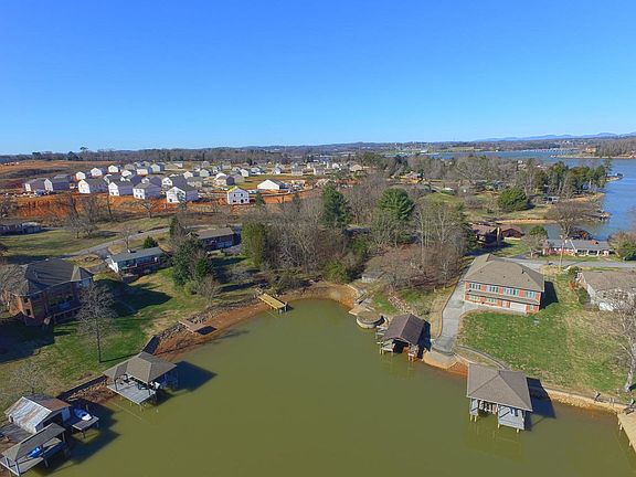 4th image of 3674 Sandy Shore Dr