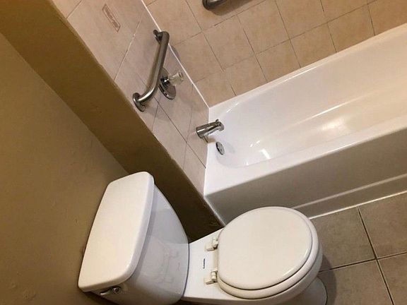 3rd image of 854 S 17th St Floor 1