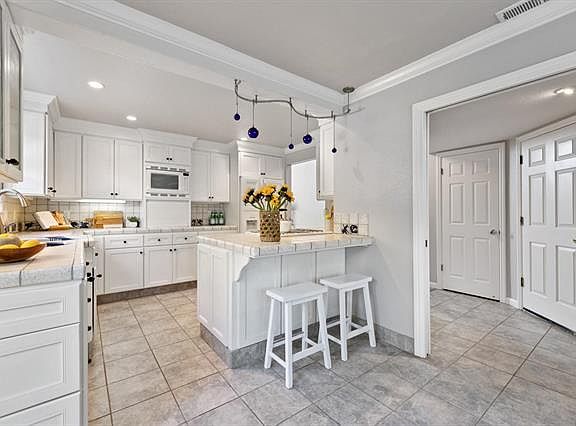 2nd image of 156 Camino Pacifico