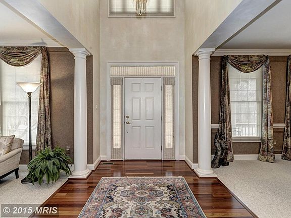 3rd image of 407 Creek Valley Ln