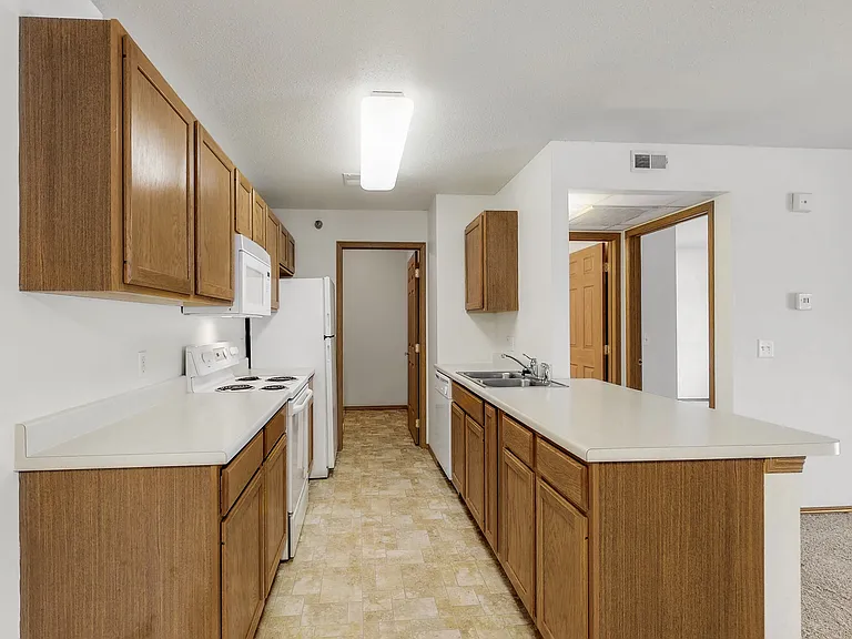 Platinum Valley Apartments — Photo 65