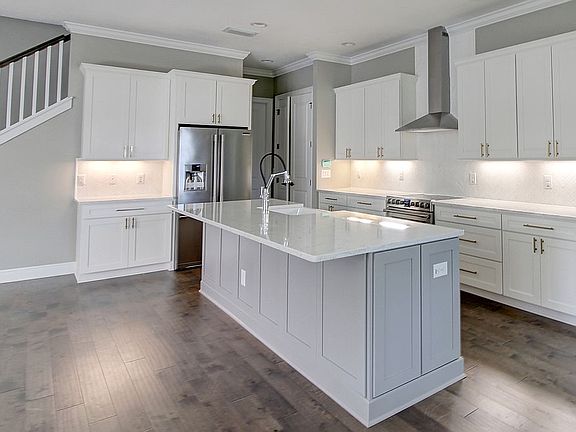 2nd image of 3212 W Ballast Point Blvd