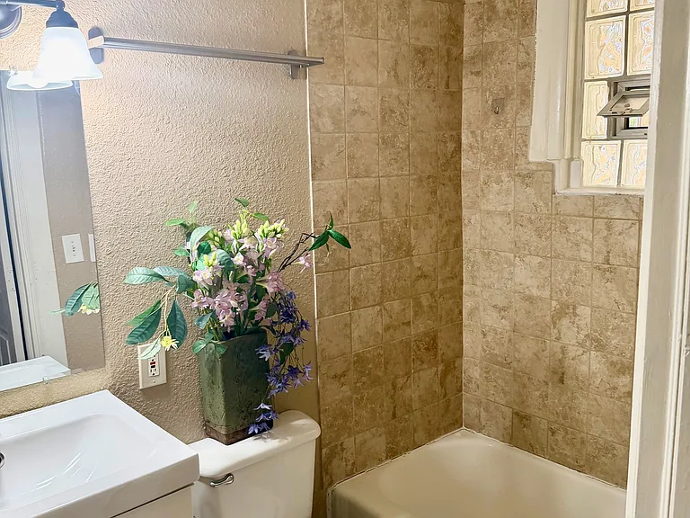 1707 Vine St — Photo 14