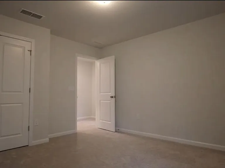 806 McKenzie Park Ter — Photo 38