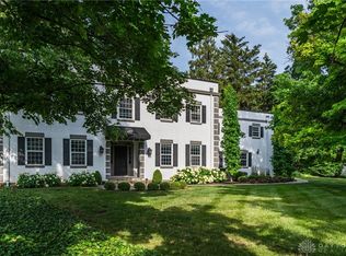 686 Far Hills Ave, Oakwood, OH 45419
