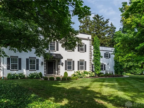 686 Far Hills Ave, Oakwood, OH 45419