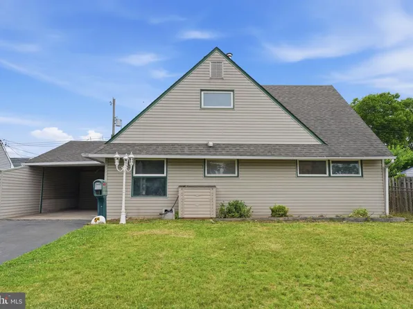 55 Nature Ln, Levittown, PA 19054