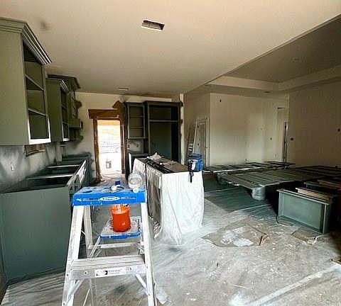 4th image of 101 Brooks Cir N