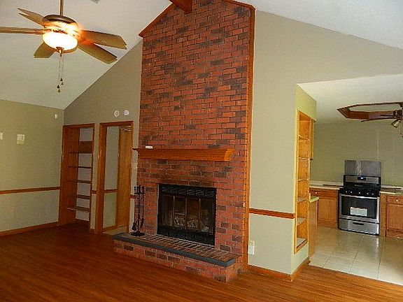 4th image of 465 E Brick Dr