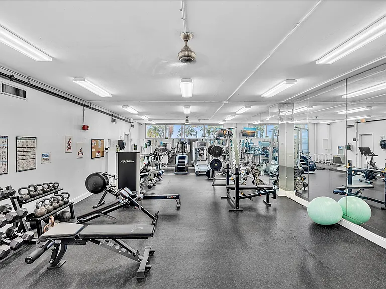 2655 Collins Ave #1710 — Photo 34