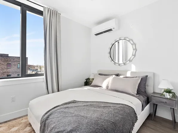 2006 Avenue V image 2 of 7