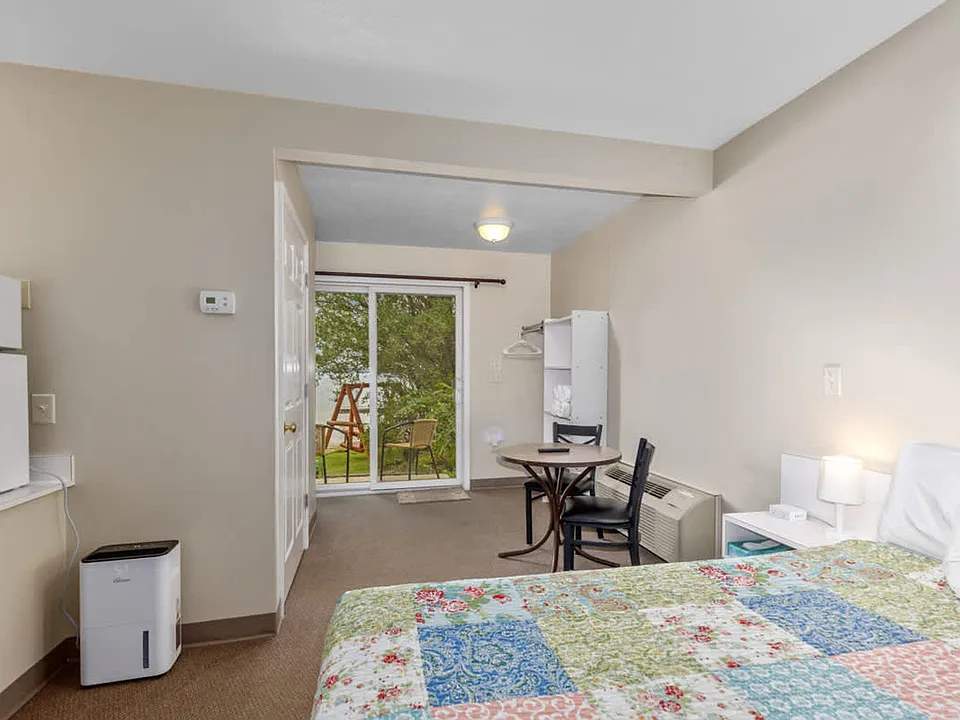 214 N Main St #ID1596510P