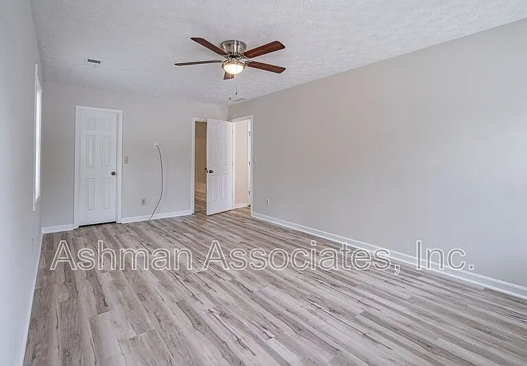 2402 Betsy Ct SW — Photo 27