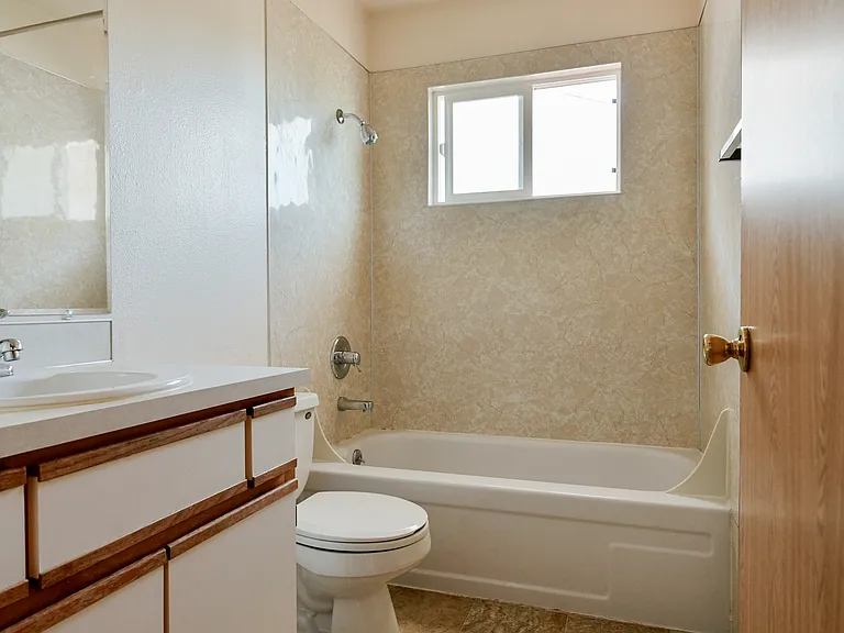 Bathroom with Tub/Shower Combo