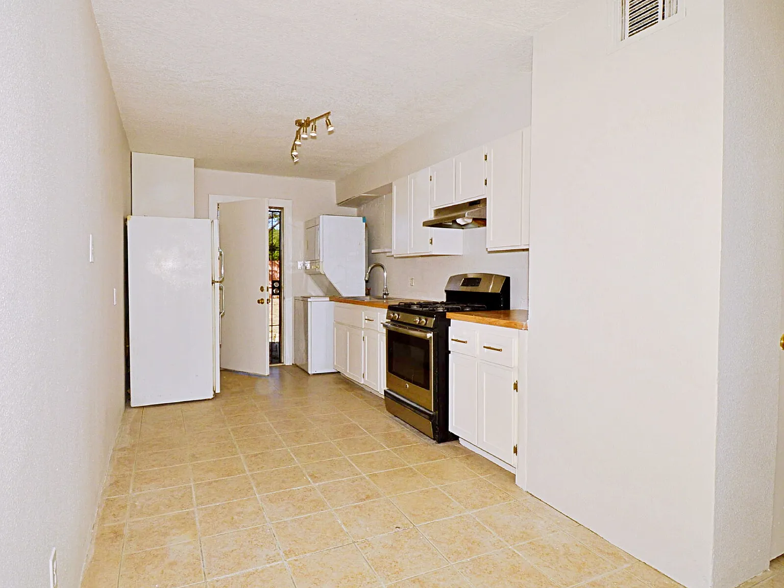 2 bed, 1.0 bath, 1000 sqft, $1,795 — Photo 4