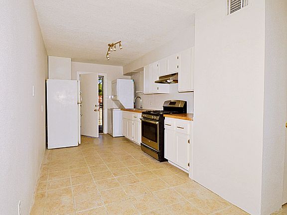 4th image of 43145 Kenya Dr #A