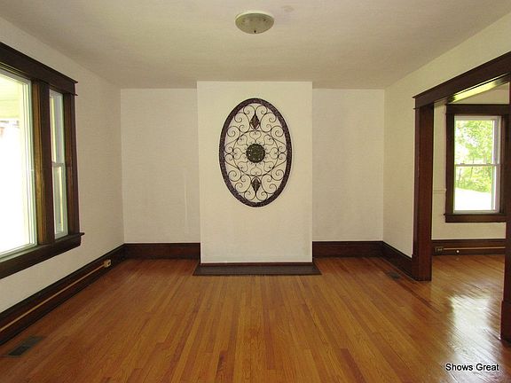 5th image of 207 Gunn Ave