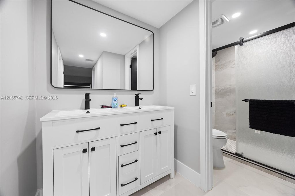 2302 S Cypress Bend Dr APT 306, photo 8