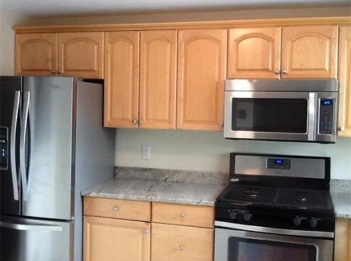 3rd image of 85 Gaslight Ln