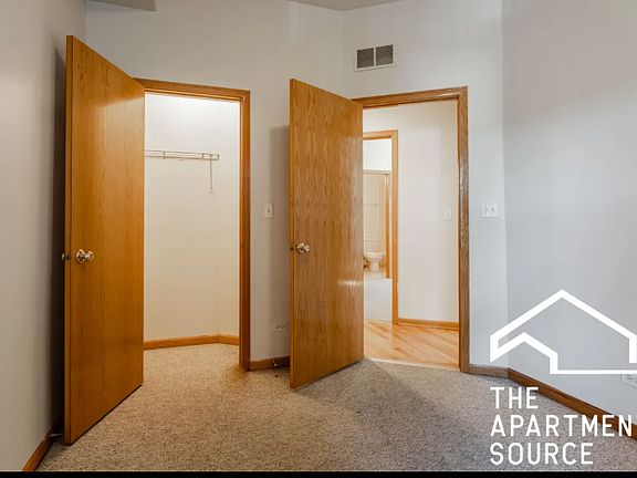 5th image of 1452 N Leavitt St #2F