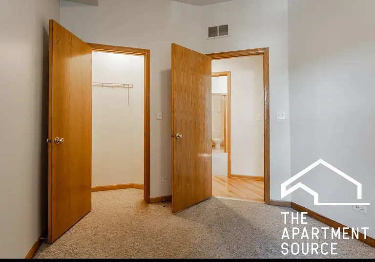 1452 N Leavitt St #2F — Photo 5