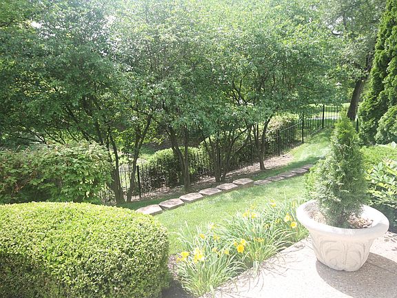 3rd image of 14685 Amberleigh Hill Ct