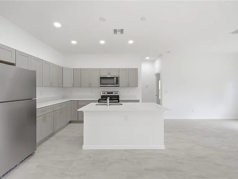 1018 Kent St E — Photo 9
