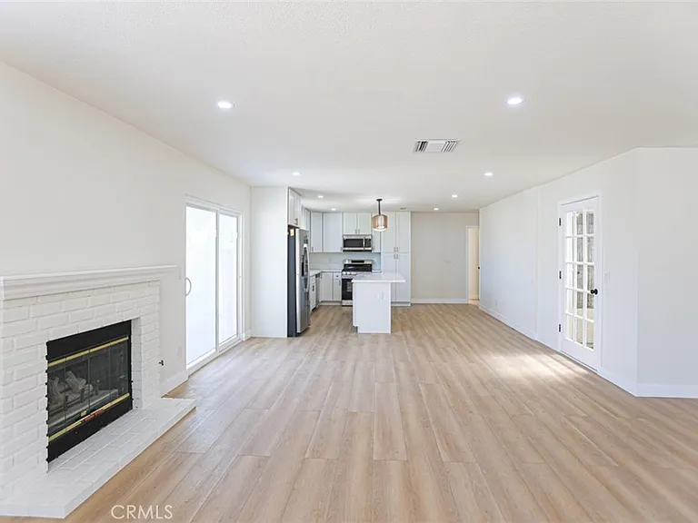 2452 E Brenda St — Photo 10