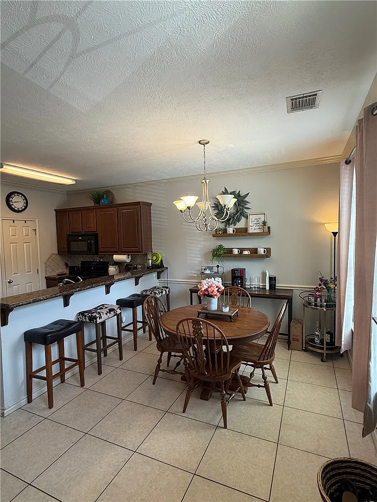 4 bed, 1496 sqft, $775 — Photo 2