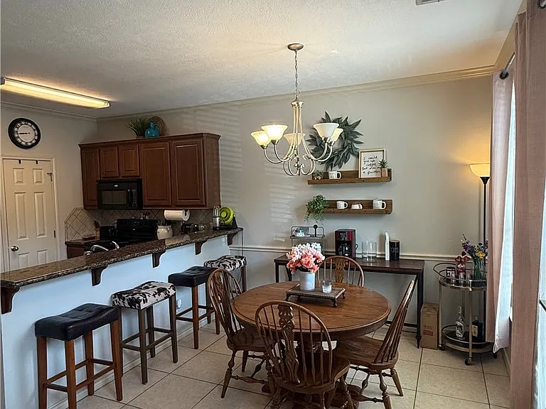 133 Forest Dr — Photo 2