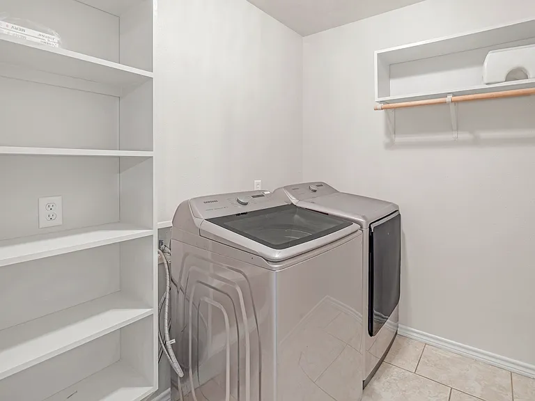 1209 Portsmouth Ct — Photo 11