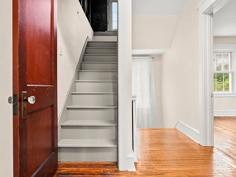 610 Saxer Ave — Photo 28