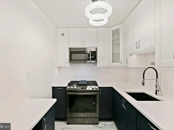 801 N Pitt St APT 909, Alexandria, VA 22314