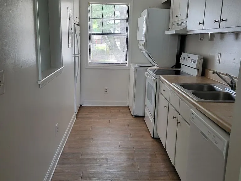 210 Appleby Dr #220 — Photo 3