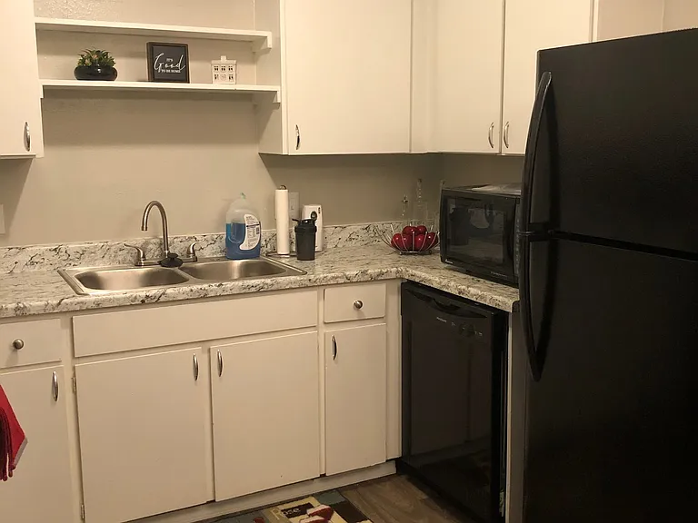 Yukon Heights Apartments — Photo 29