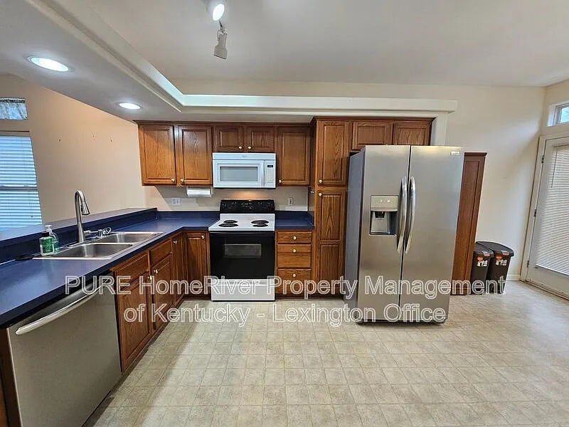 3 bed, 2.0 bath, 1428 sqft, $1,895 — Photo 4