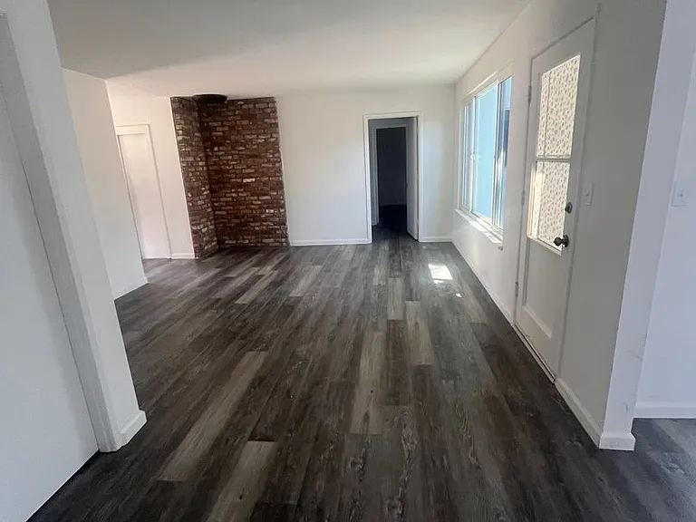347 Jeffrey Dr — Photo 9